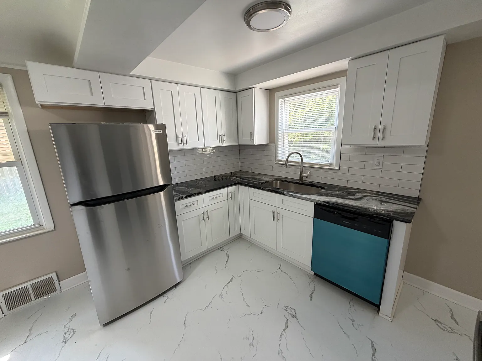 3 bed, 1344 sqft, $2,000 — Photo 4