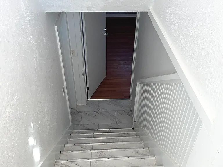426 E Prospect Rd — Photo 8