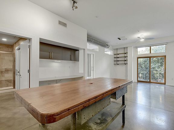 4th image of 2124 E 6th St Unit 202