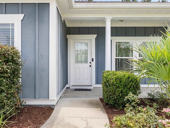 4th image of 190 Carousel Cir