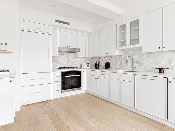 3rd image of 85 Douglass St #B