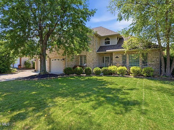 2nd image of 2118 S Lake Ct