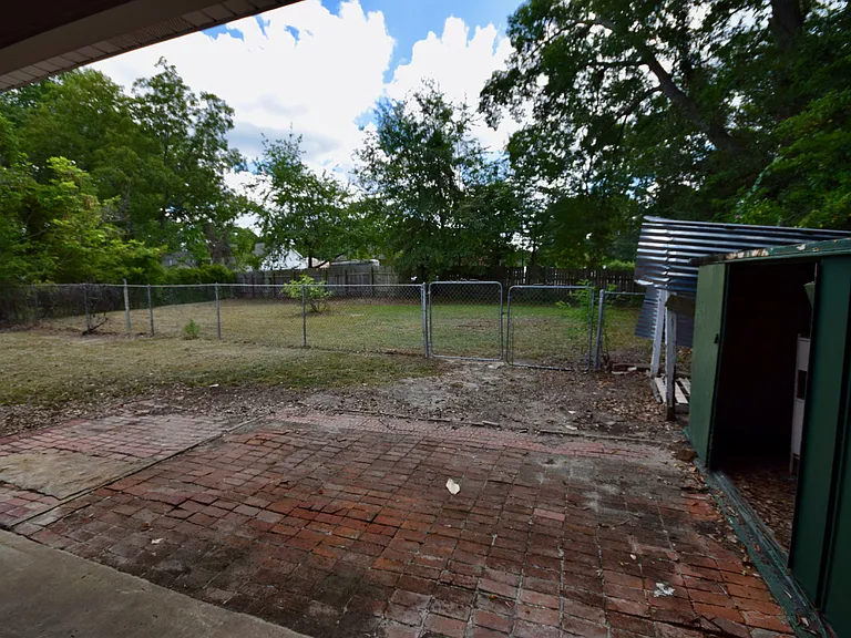 1310 Fairfield Dr — Photo 5