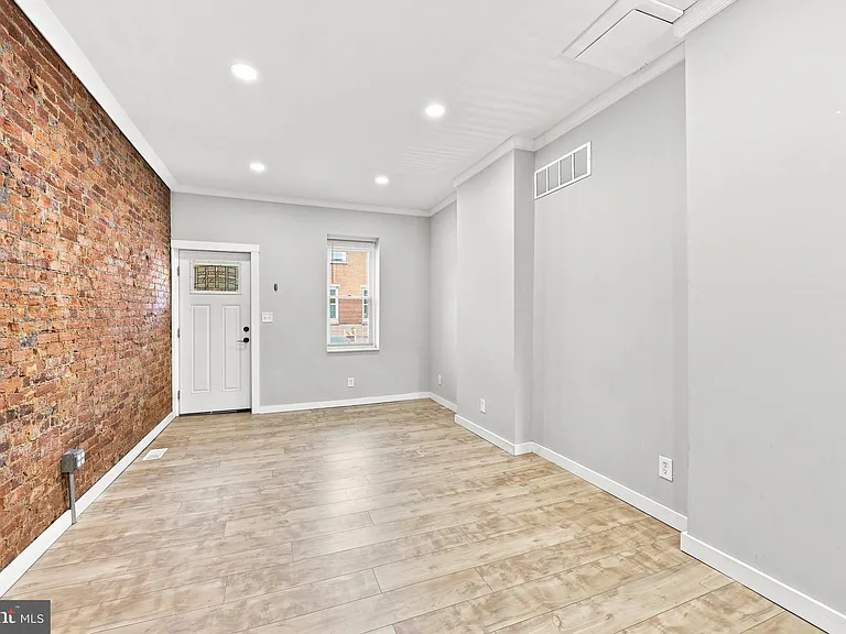 2307 N Mascher St — Photo 6