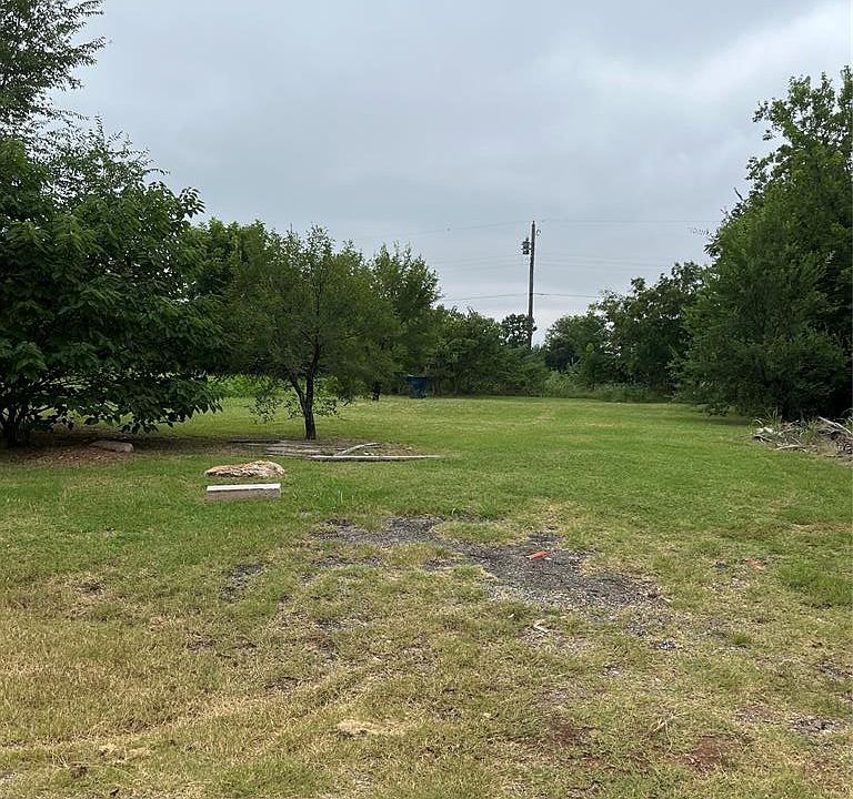 1st image of NE 35th St Lot 8 & 9