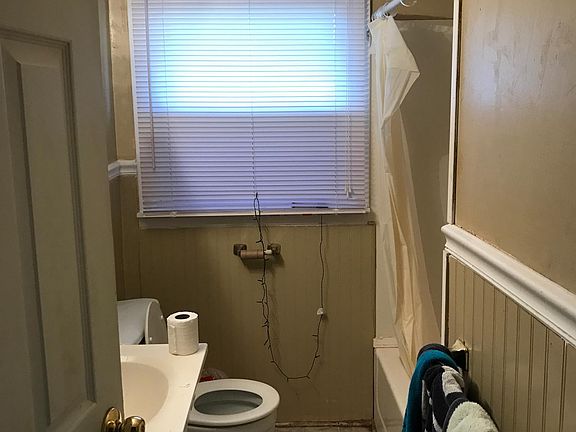 Bathroom (shared)