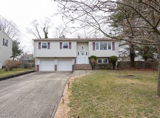 14 Branch Rd, Oakhurst, NJ 07755