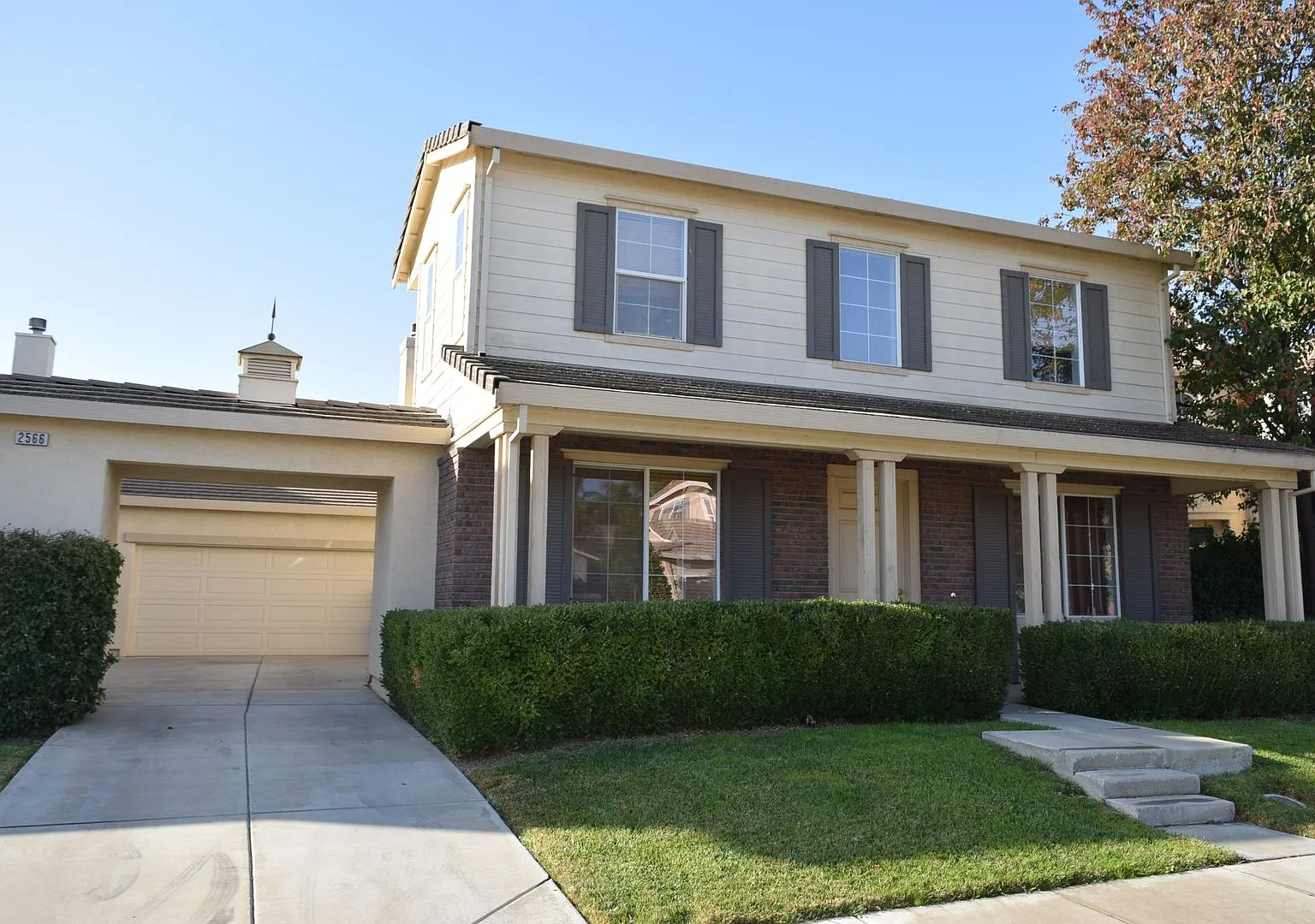 Newly Renovated 5-Bedroom Home with Pool & Hot Tub in Tracy! — Photo 1