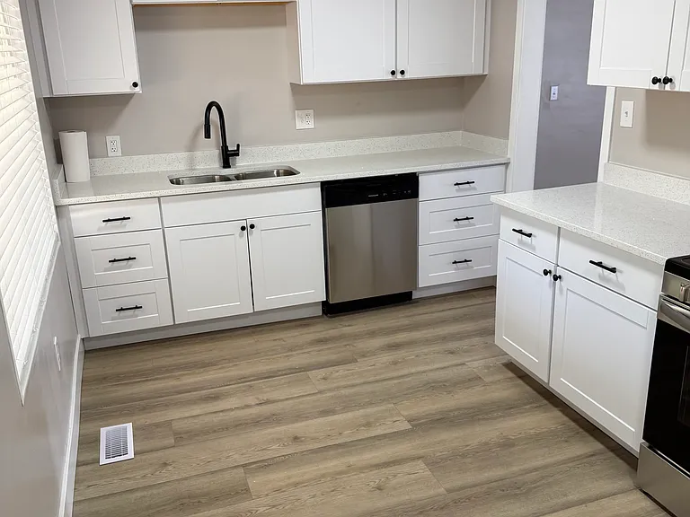 924 S 1200 W — Photo 3