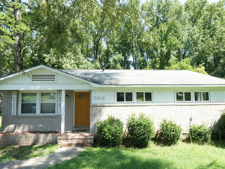 2614 Golf Course Ln