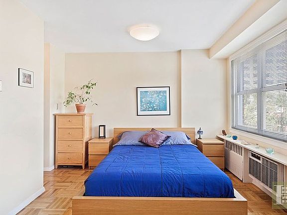 2nd image of 18 Charlton St Unit 6D