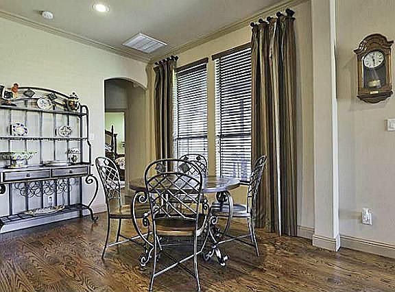 5th image of 3619 Oakwood Dr