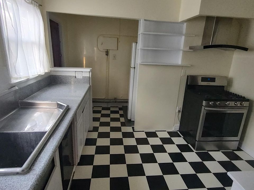 2nd image of 622 N Orange Dr #622