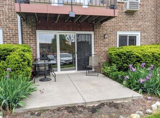 10369 Dearlove Rd APT 1H, Glenview, IL 60025