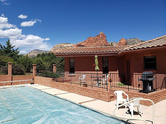 Pool to rear patio