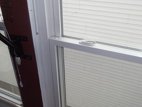 4th image of 1560 Westwood Ave