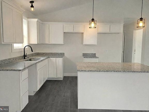 2nd image of 300 E 11th Ave