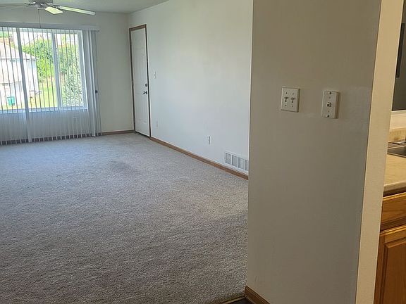 3rd image of 405-499 Hillside Ct #2