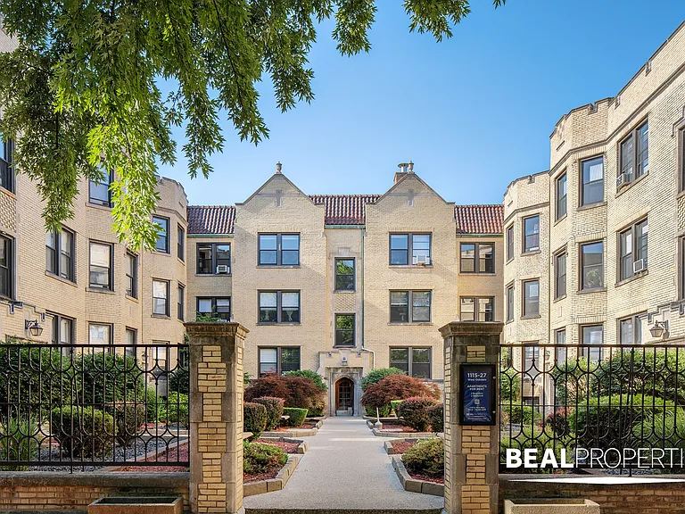1117-27 W Oakdale — Photo 1