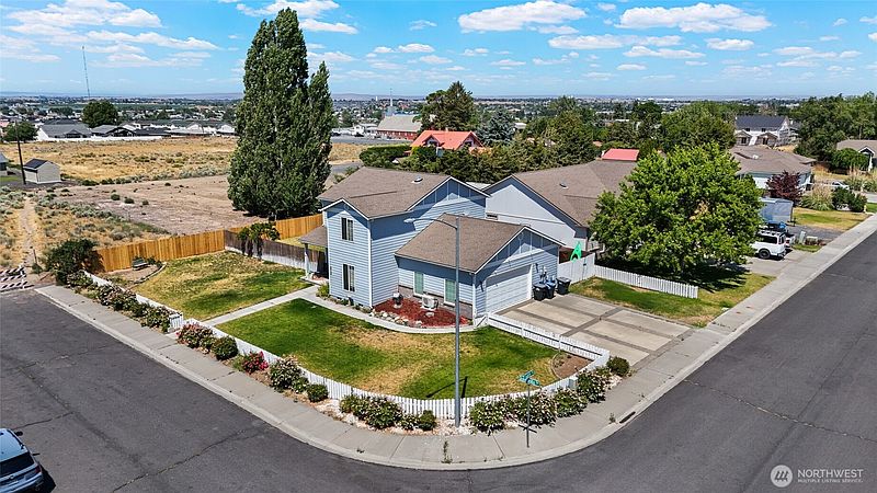 2nd image of 510 E Quintanilla Drive