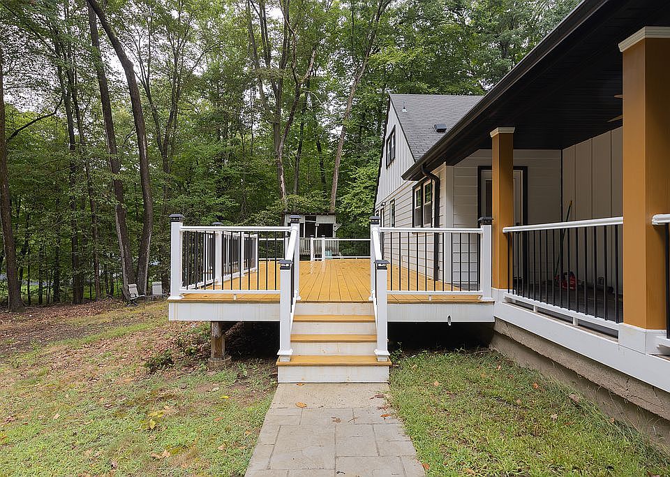 2nd image of 7 Edgebrook Ln
