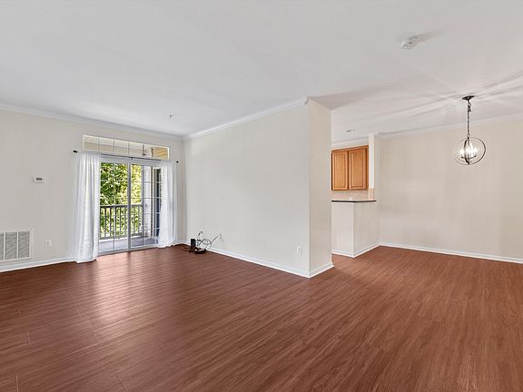 4th image of 43920 Hickory Corner Ter Unit 103