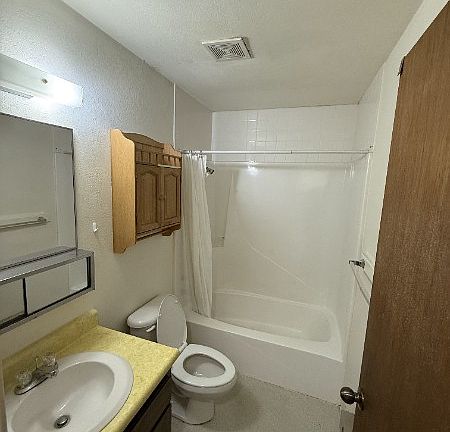 5th image of 2058 Harrison St #B