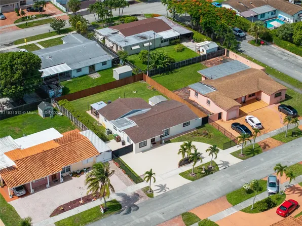 1315 W 79th St, Hialeah, FL 33014