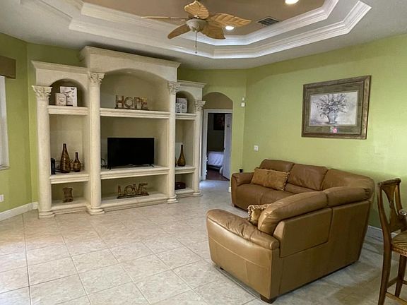 4th image of 3224 SE Quay St #1