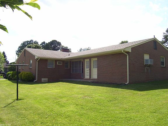 3rd image of 8147 Deer Branch Dr