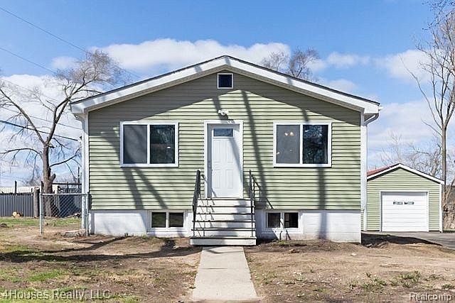 1st image of 833 Sarasota Ave