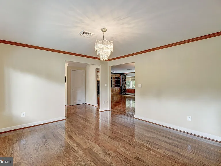 929 Woburn Ct — Photo 6