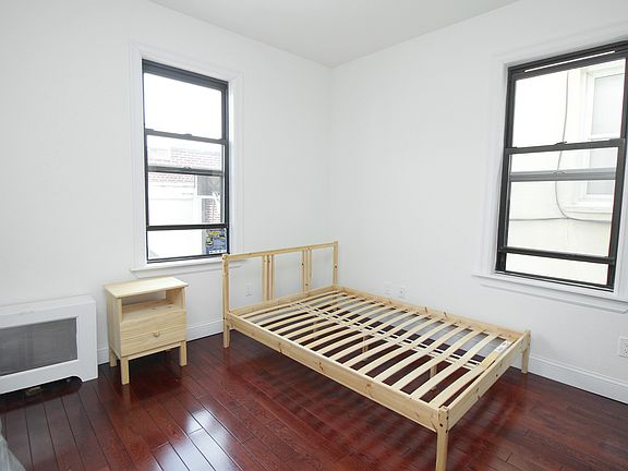 5th image of 2511 42nd St #1A