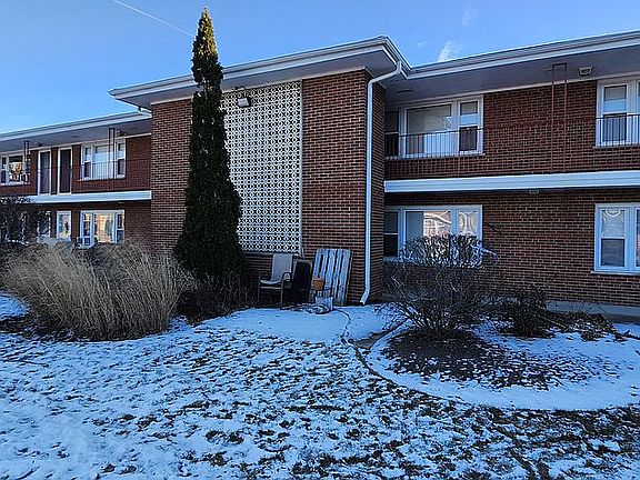 2nd image of 1113 Holiday Ln Unit 6