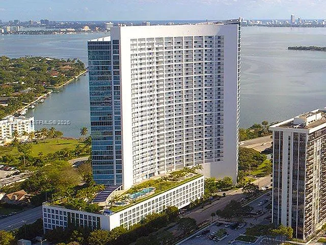 Blue Condo — Photo 2