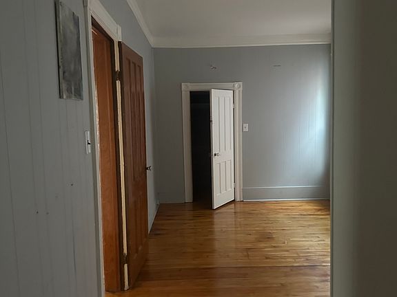 5th image of 720 Eagle St APT 1