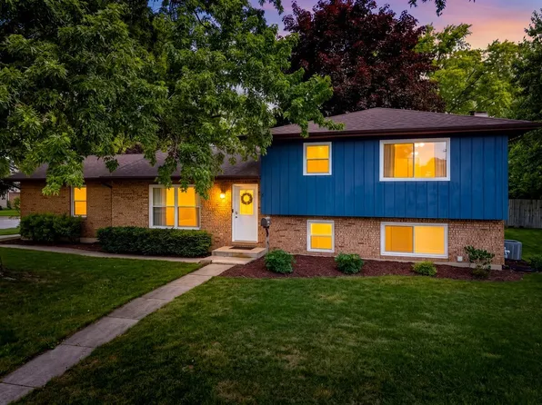 5 Redstart Rd, Naperville, IL 60565