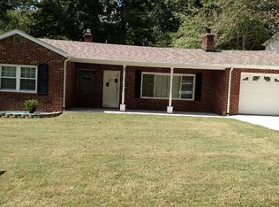 5 Woodland Ct, Belleville, IL 62226