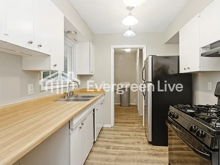 1120 Hathaway Dr — Photo 7