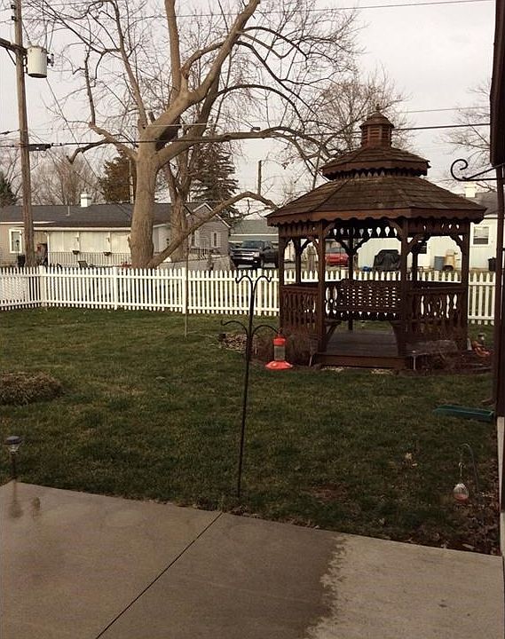 2nd image of 612 Willow Dr