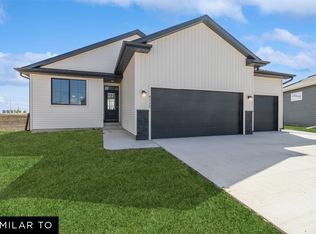 2824 NW Reinhart Dr, Ankeny, IA 50023