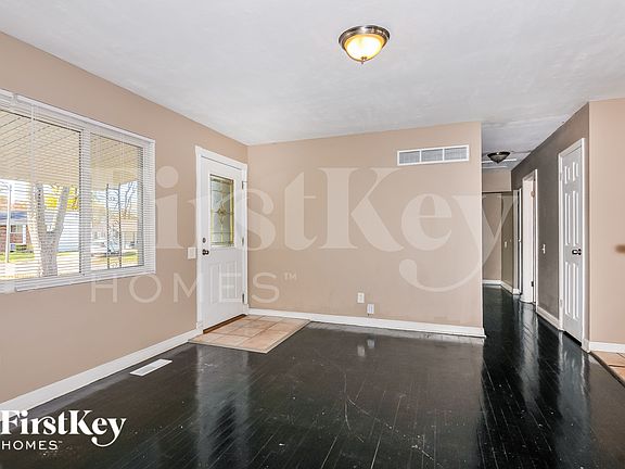 4th image of 1075 Madison Ln