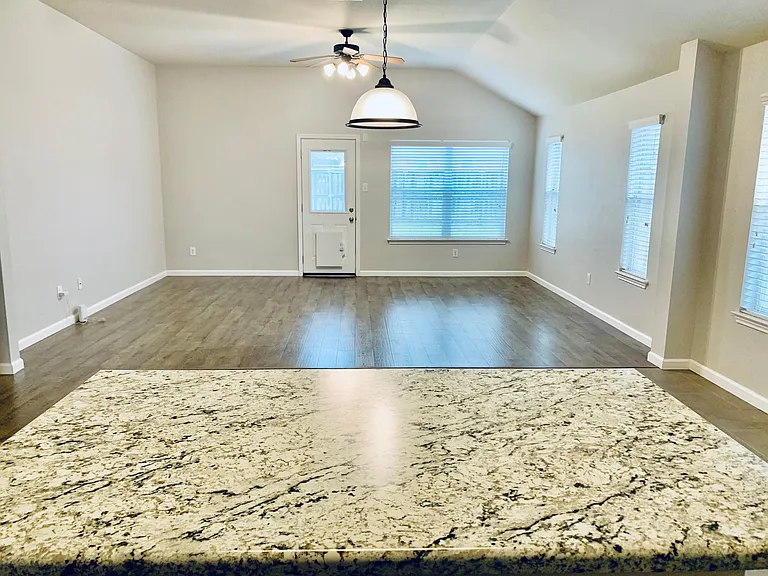 1513 Rainbow Parke Dr — Photo 8