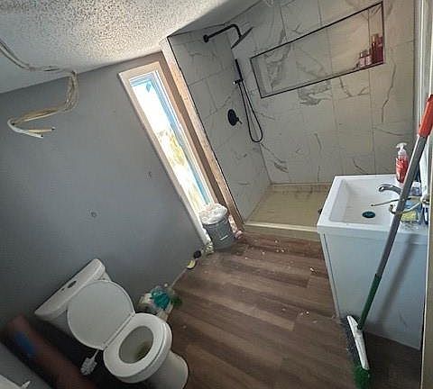 5th image of 4930 Woodland Ave