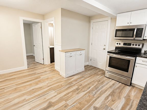 4th image of 549 Mattakeesett St APT A