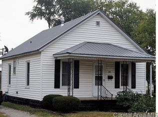226 S Dye St, Virden, IL 62690