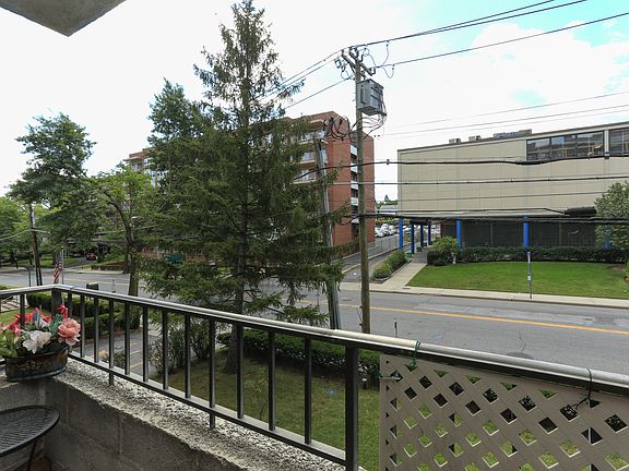 5th image of 395 Westchester Ave APT 4E