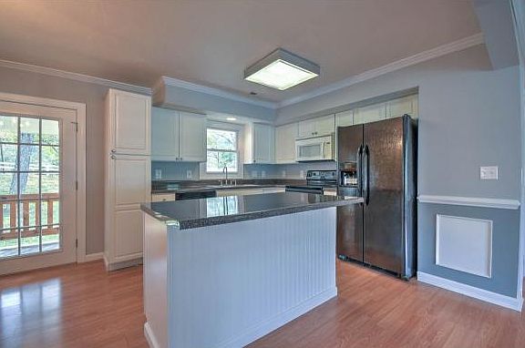 3rd image of 4809 Curtis Ct