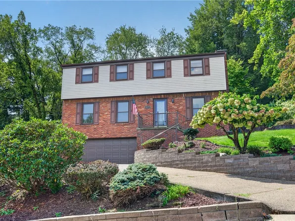 1024 Surrey Woods Rd, Bethel Park, PA 15102