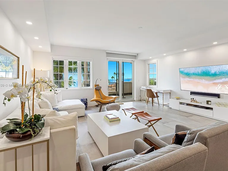 19144 Fisher Island Dr #19144 — Photo 2